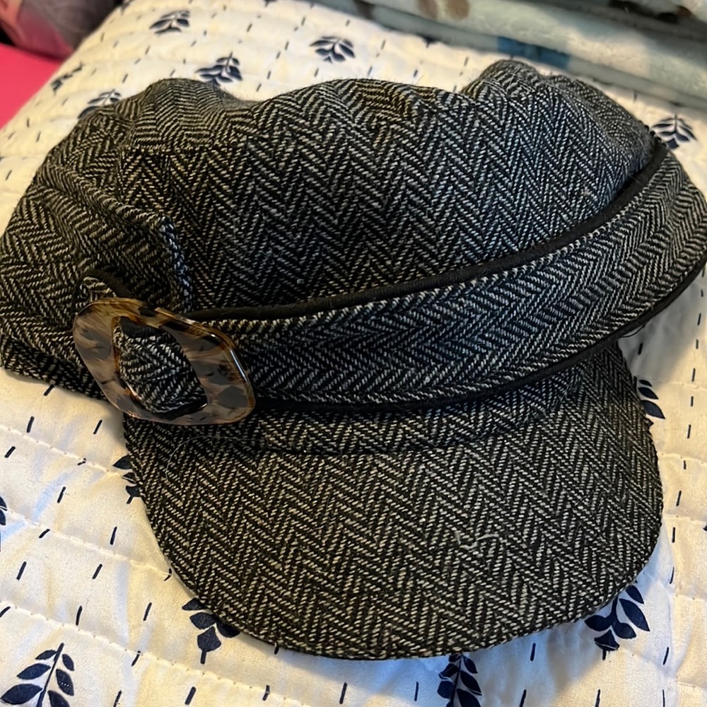 Houndstooth pattern brimmed hat